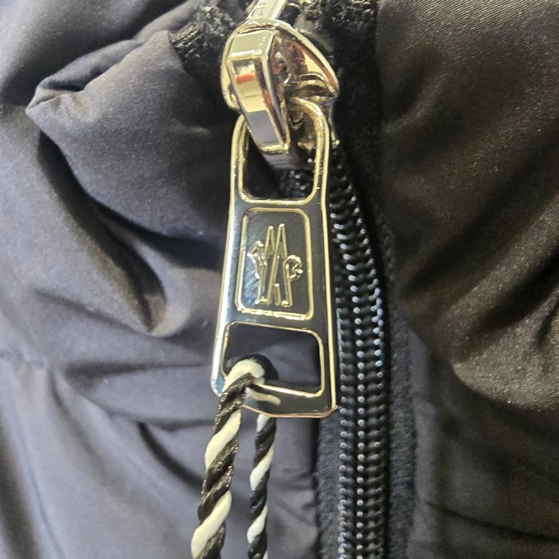 [중고/정품] 몽클레어 콘트린 조끼패딩 상품이미지4