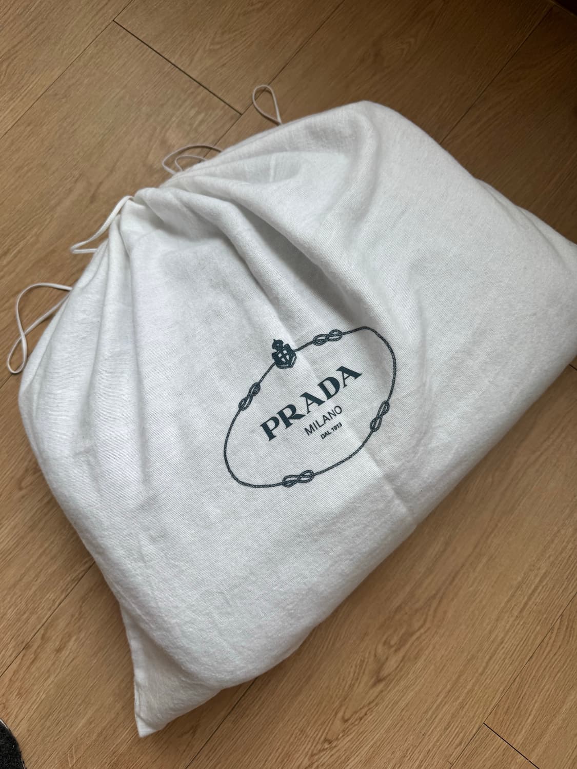 [S급/25년식] 프라다 리나일론 패딩 숄더백 라지 (맥북수납/NFC칩) 상품이미지7