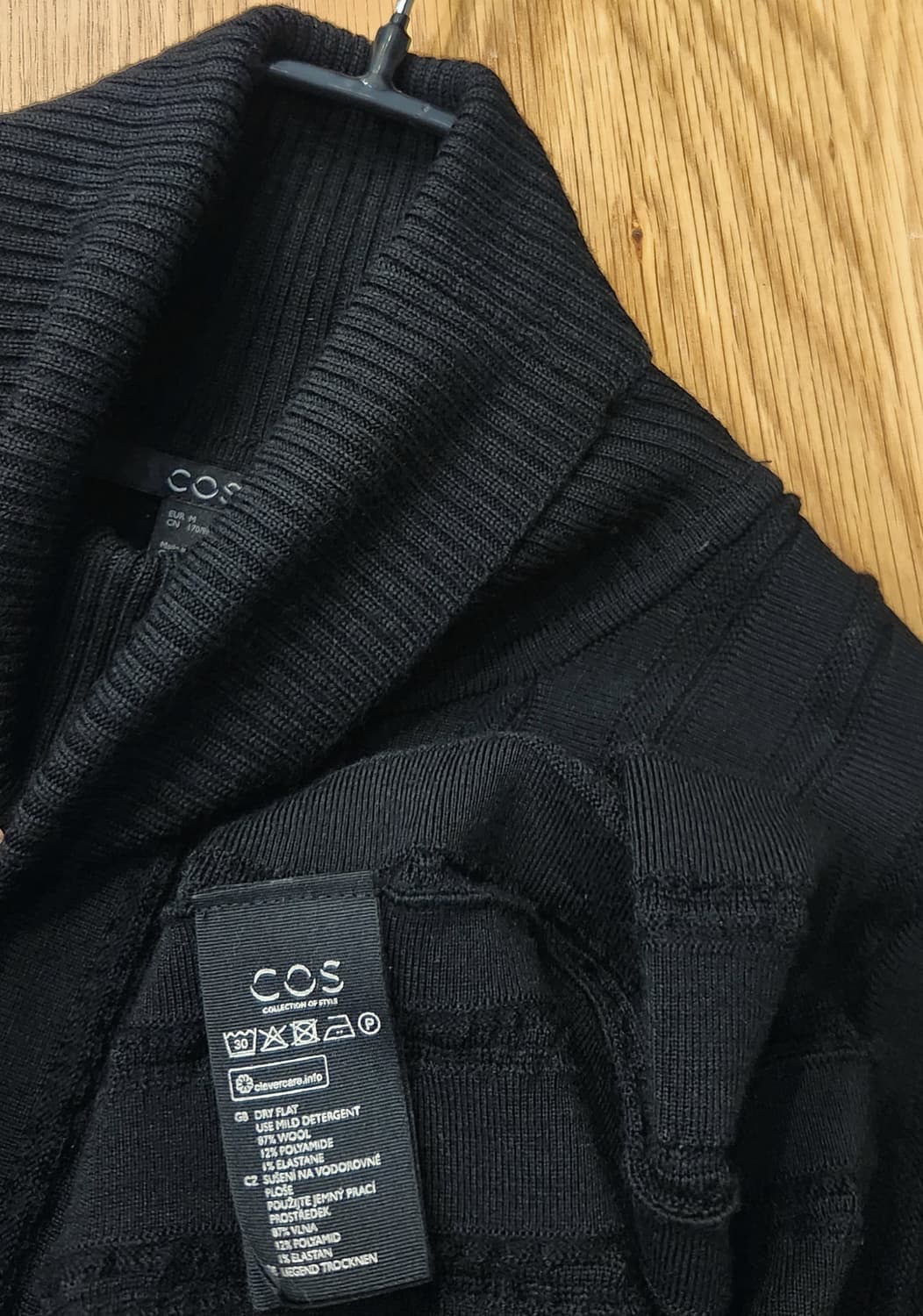 COS 코스 블랙 골지터틀넥 플리츠 니트원피스 상품이미지5