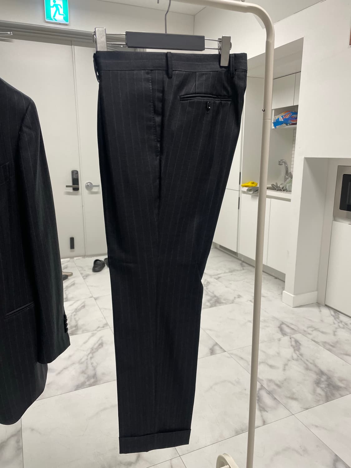 안드레아서울/링자켈 까노니꼬 차콜그레이 스트라이프 수트 / 48(100) 상품이미지6