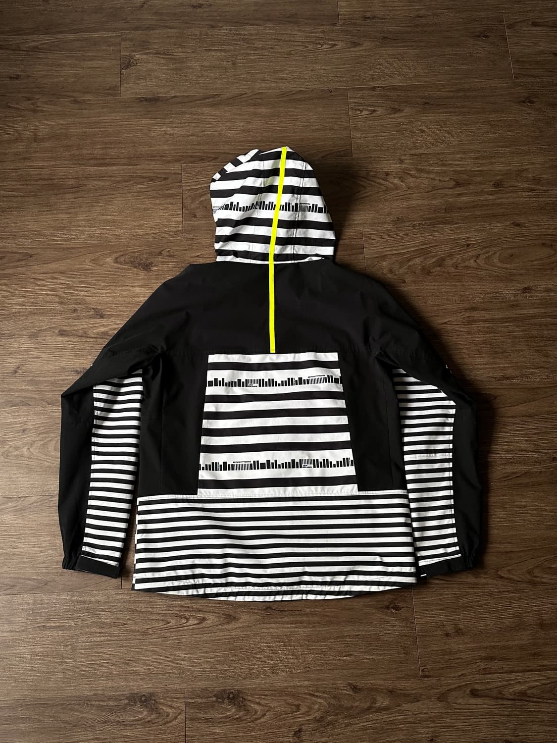 New Balance Golf 이레귤러 스트라이프 윈드 브레이커 상품이미지9