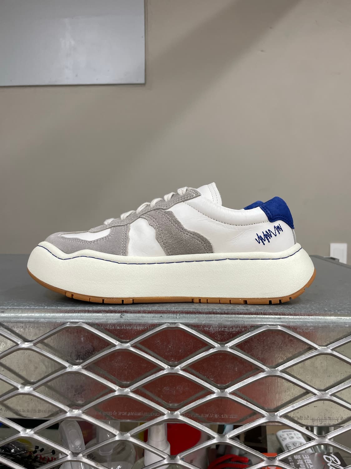 아더에러 로그 바우스 오프 화이트 230 상품이미지1