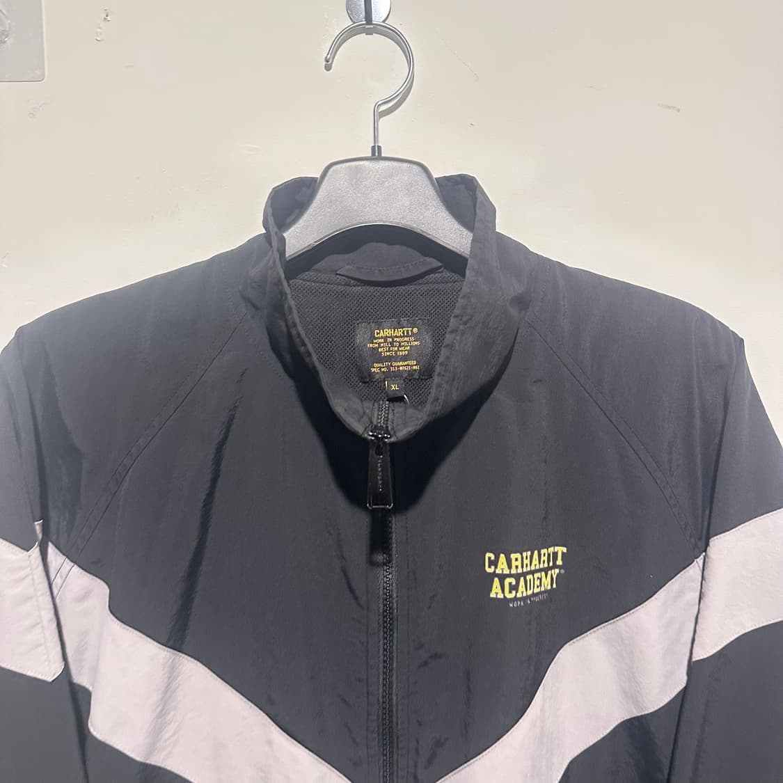 칼하트 블랙/화이트 바람막이  상품이미지2