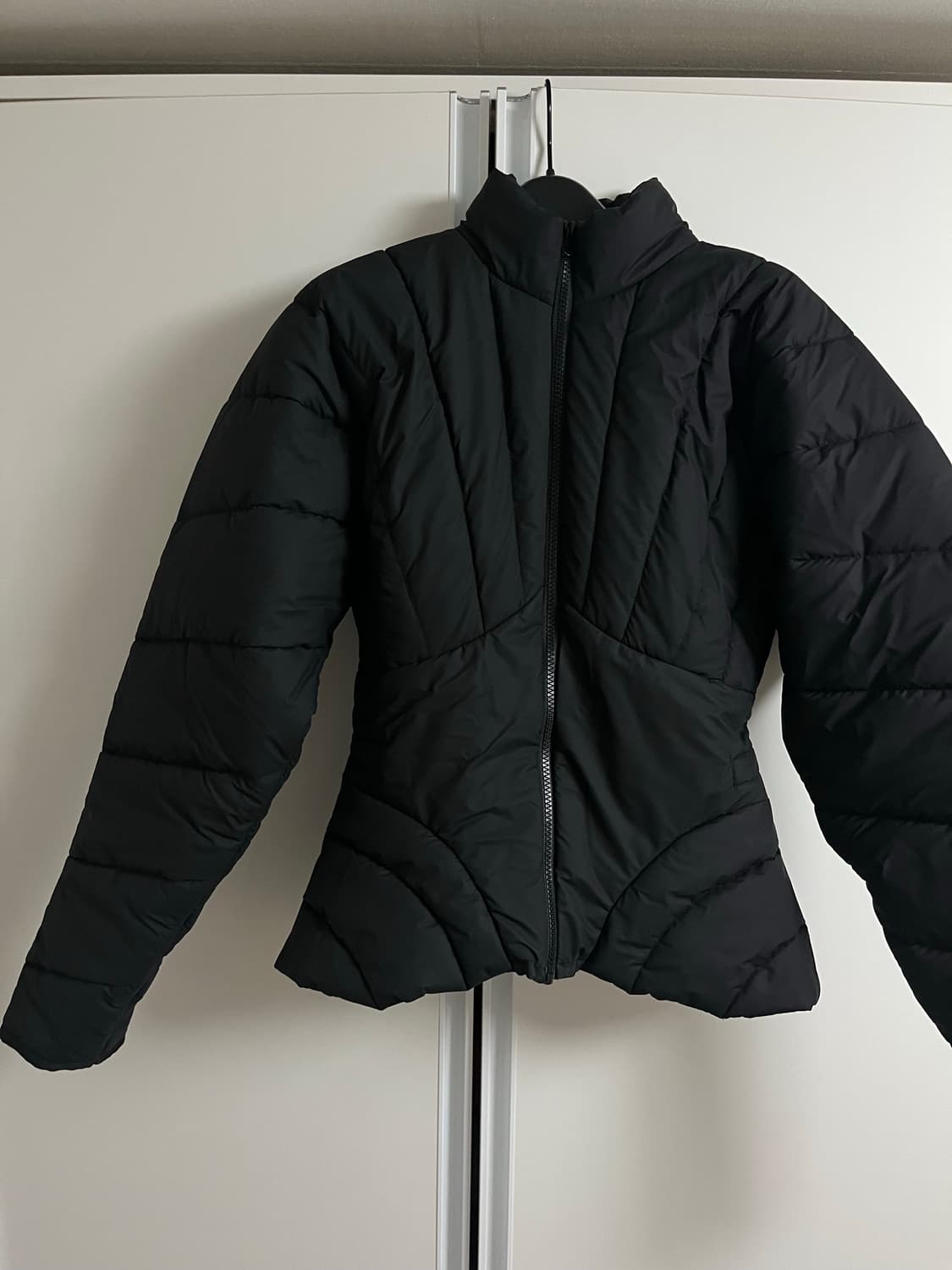 카일리제너 khy 스컬프트 푸퍼 자켓 xs 상품이미지2