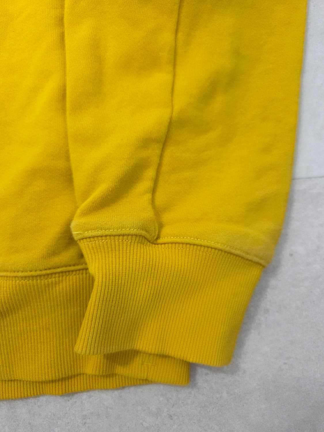 CP컴퍼니의 노란색 맨투맨 상품이미지6