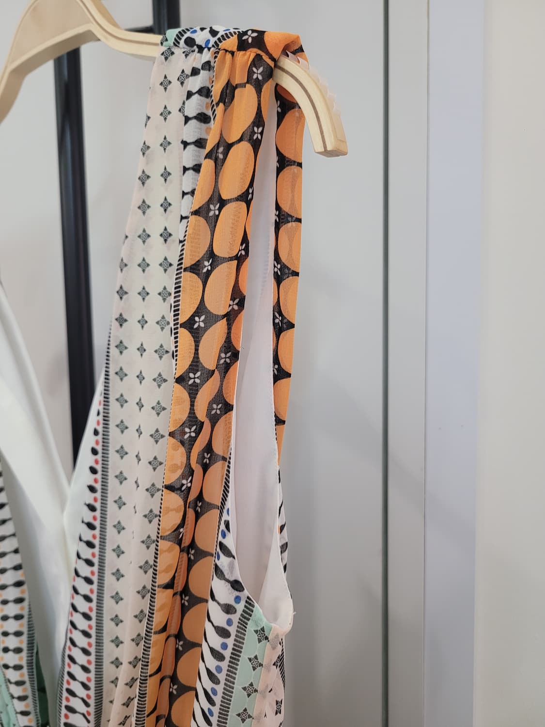 산드로 브이넥 패턴 슬리브리스 쉬폰 원피스 55 상품이미지8