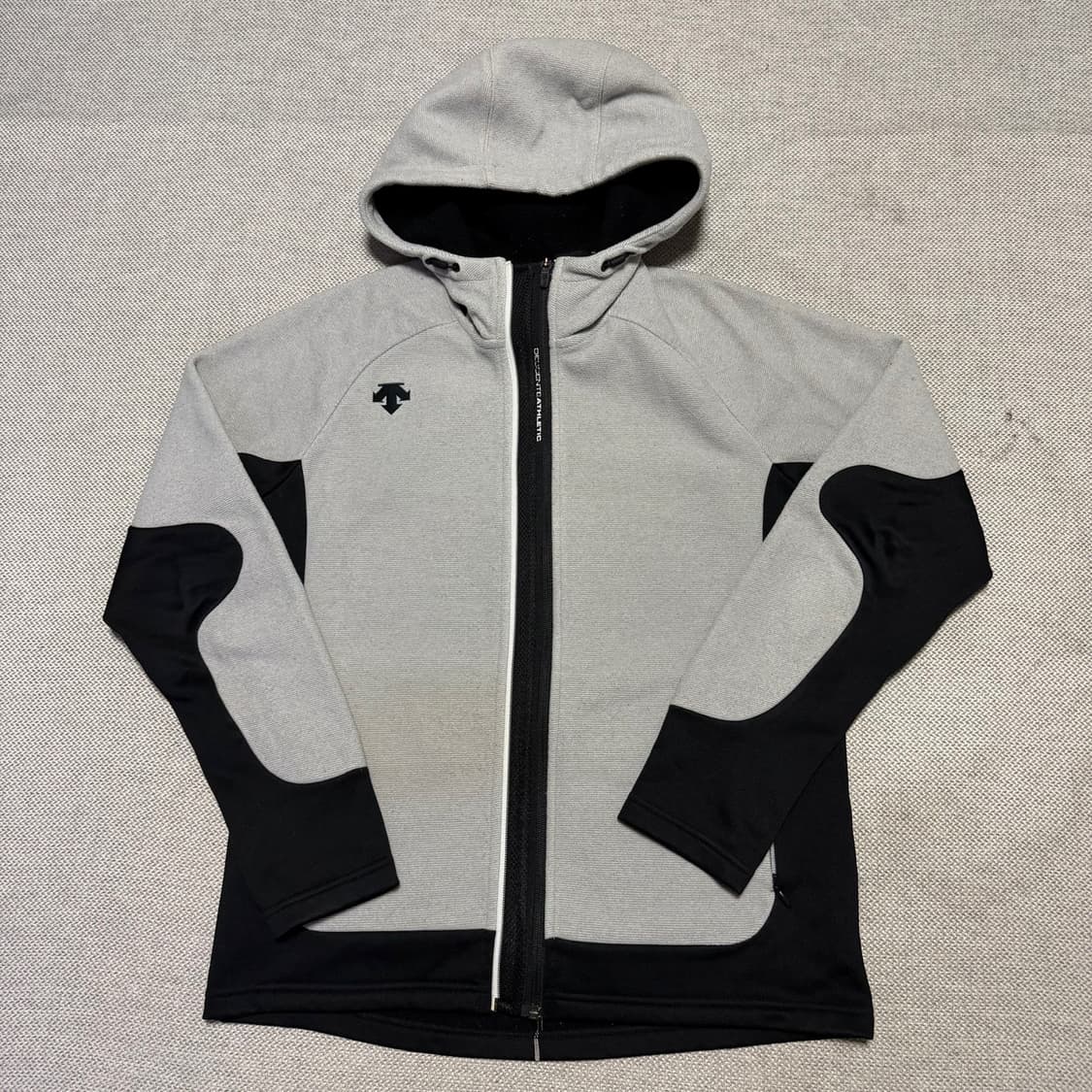 데상트 기모 폴라텍 후디 상품이미지1