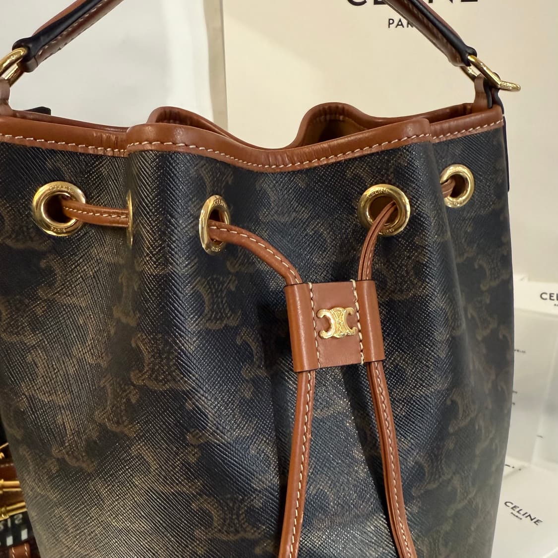 셀린느 트리옹프 틴 클라라백 버킷백 상품이미지5