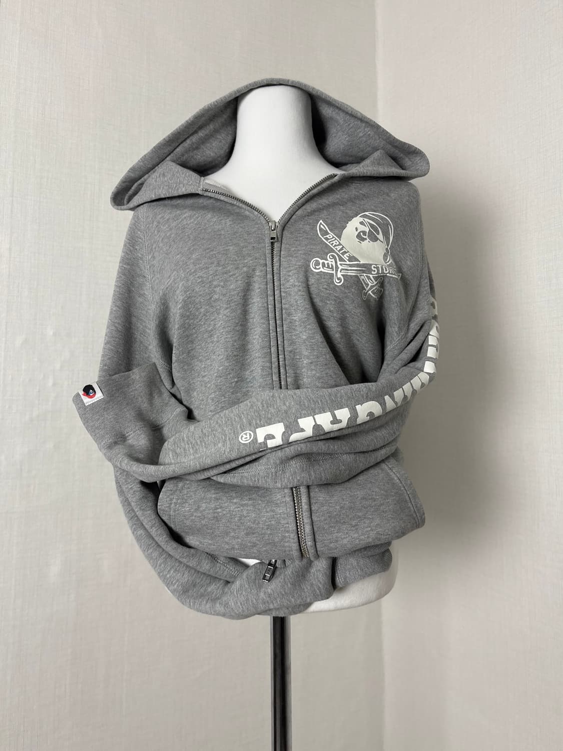 베이프 해적 레터링 후드집업 상품이미지4