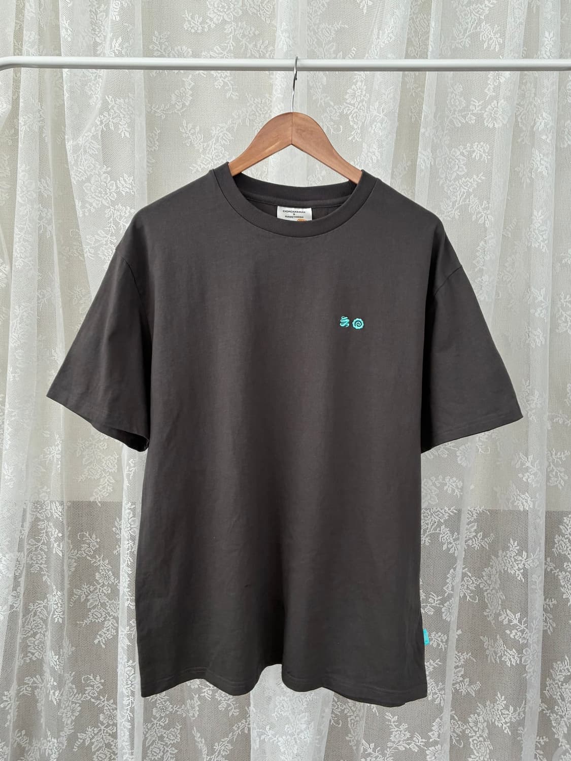 XL) 침착맨 한교동 콜라보 반팔 티셔츠 차콜 상품이미지1
