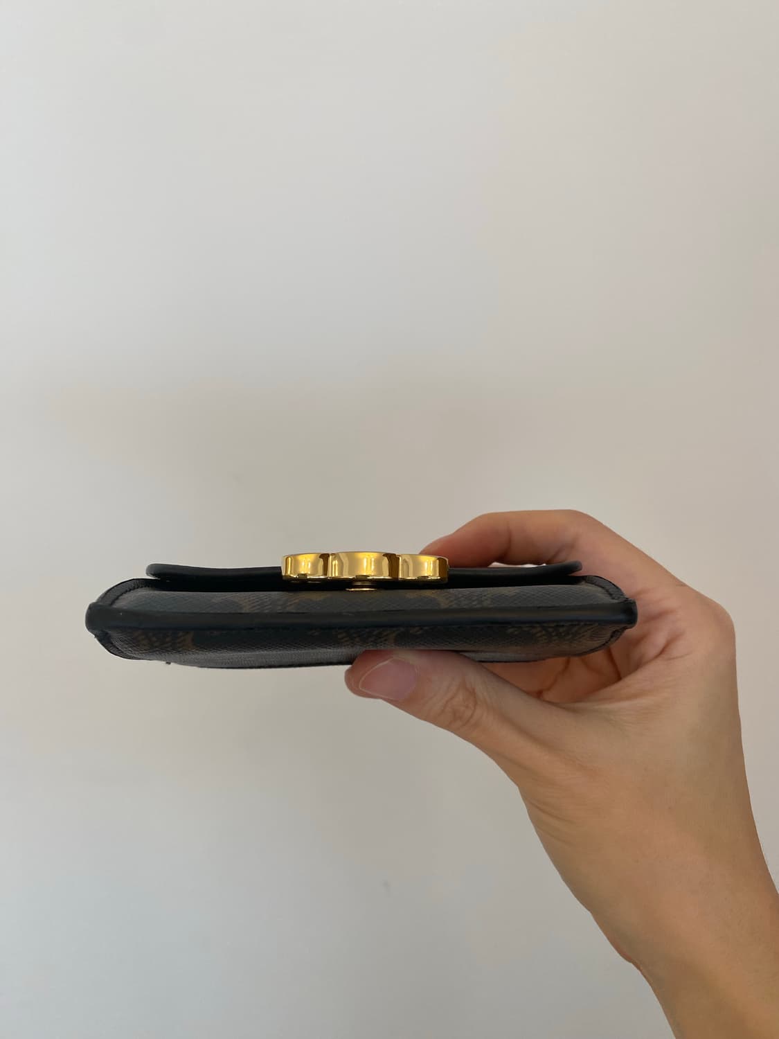 셀린느 트리옹프 플랩 카드 지갑 상품이미지8