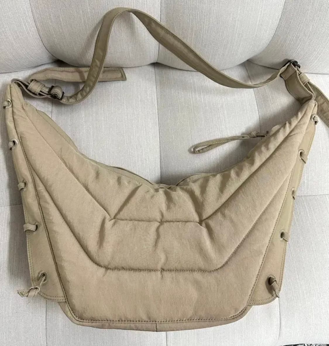 르메르 소프트 게임백 베이지 미디움 가방 상품이미지5