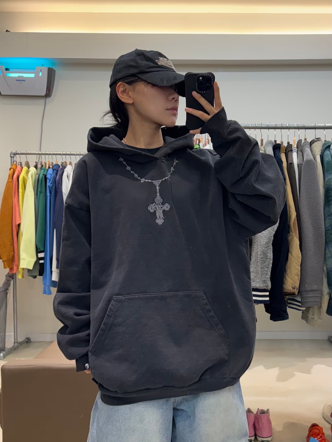 워렌로타스 십자가 자수 후드티 상품이미지7