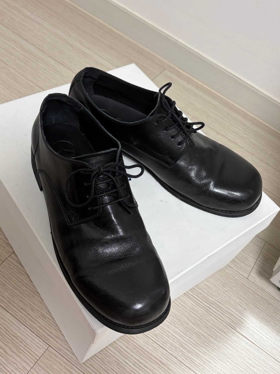 [280] 야세 머드 홀스하이드 더비 슈즈 블랙 상품이미지2