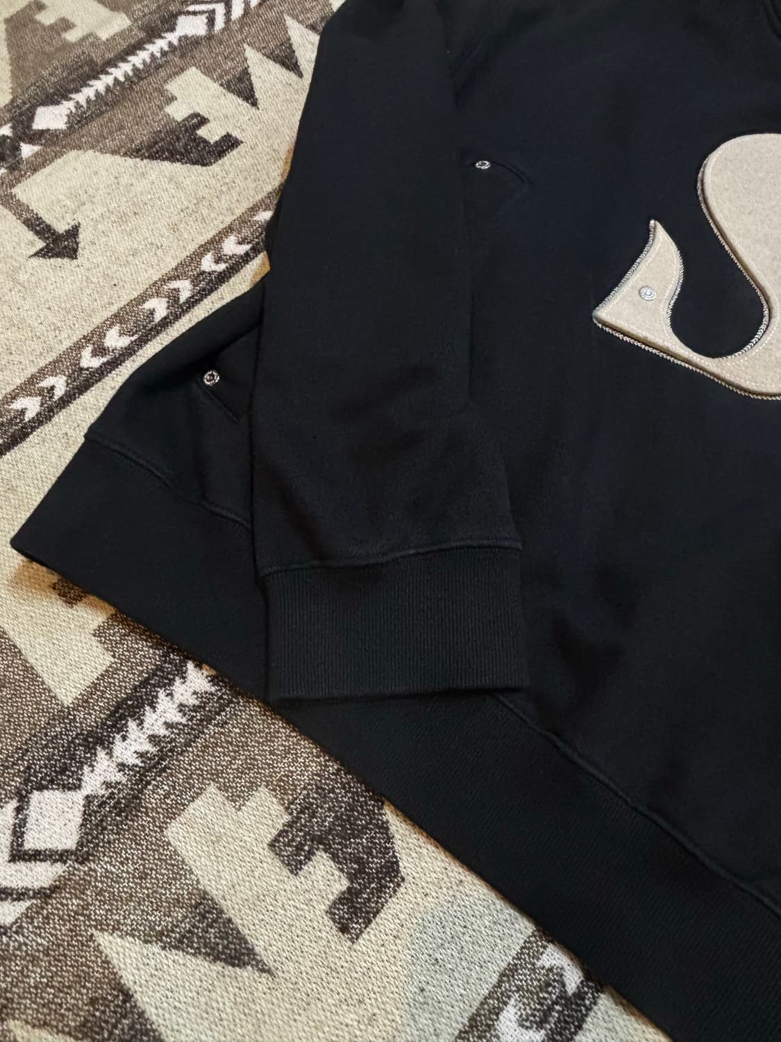 세터 리벳 아플리케 포켓 로고 후드 상품이미지6