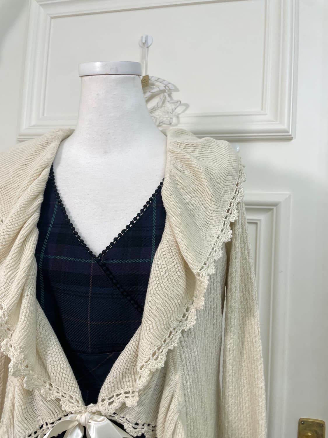 AXES FEMME ivory crochet ruffle cardigan 상품이미지7