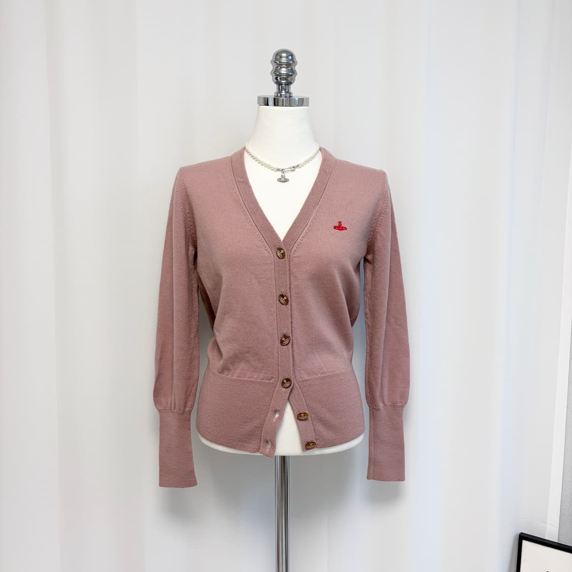 비비안웨스트우드 인디핑크 ORB버튼 브이넥 가디건 상품이미지1