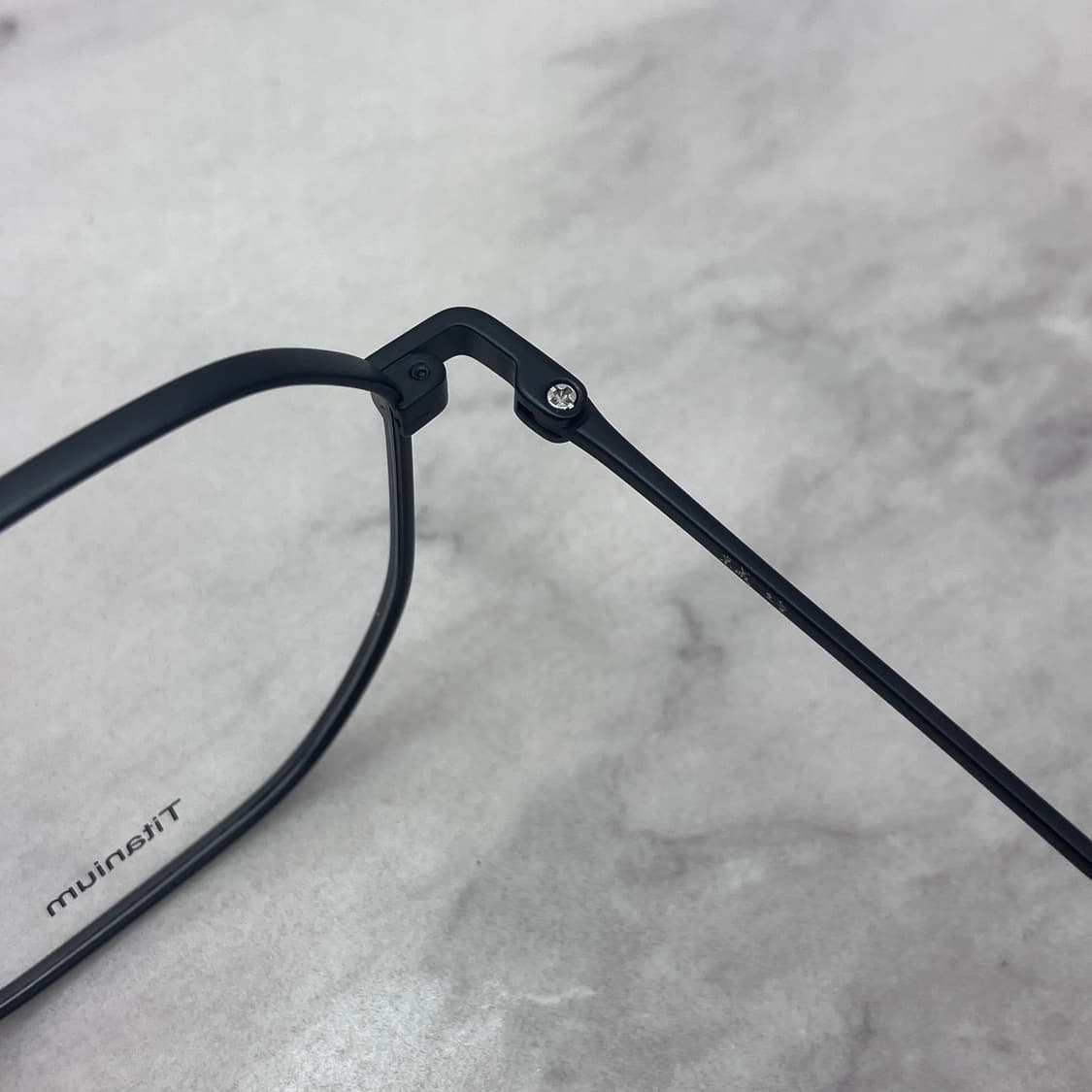 D04 경성 京城 1981 무광 블랙 다각 스퀘어 메탈테 안경 상품이미지3