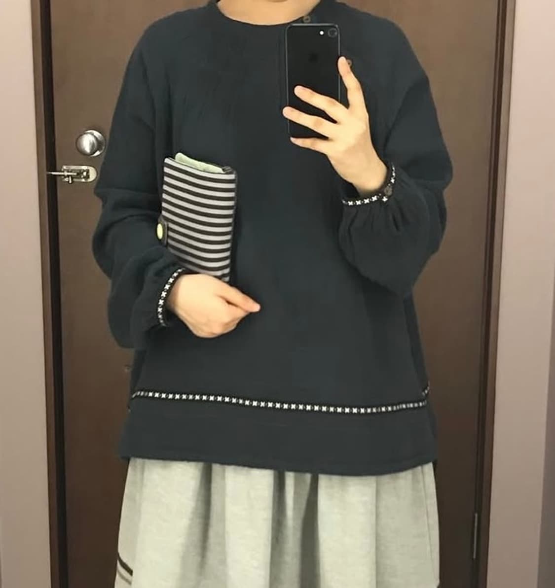 [새상품]코이세이오 브라이스 지그재그 핀턱 블라우스 블루차콜 상품이미지2