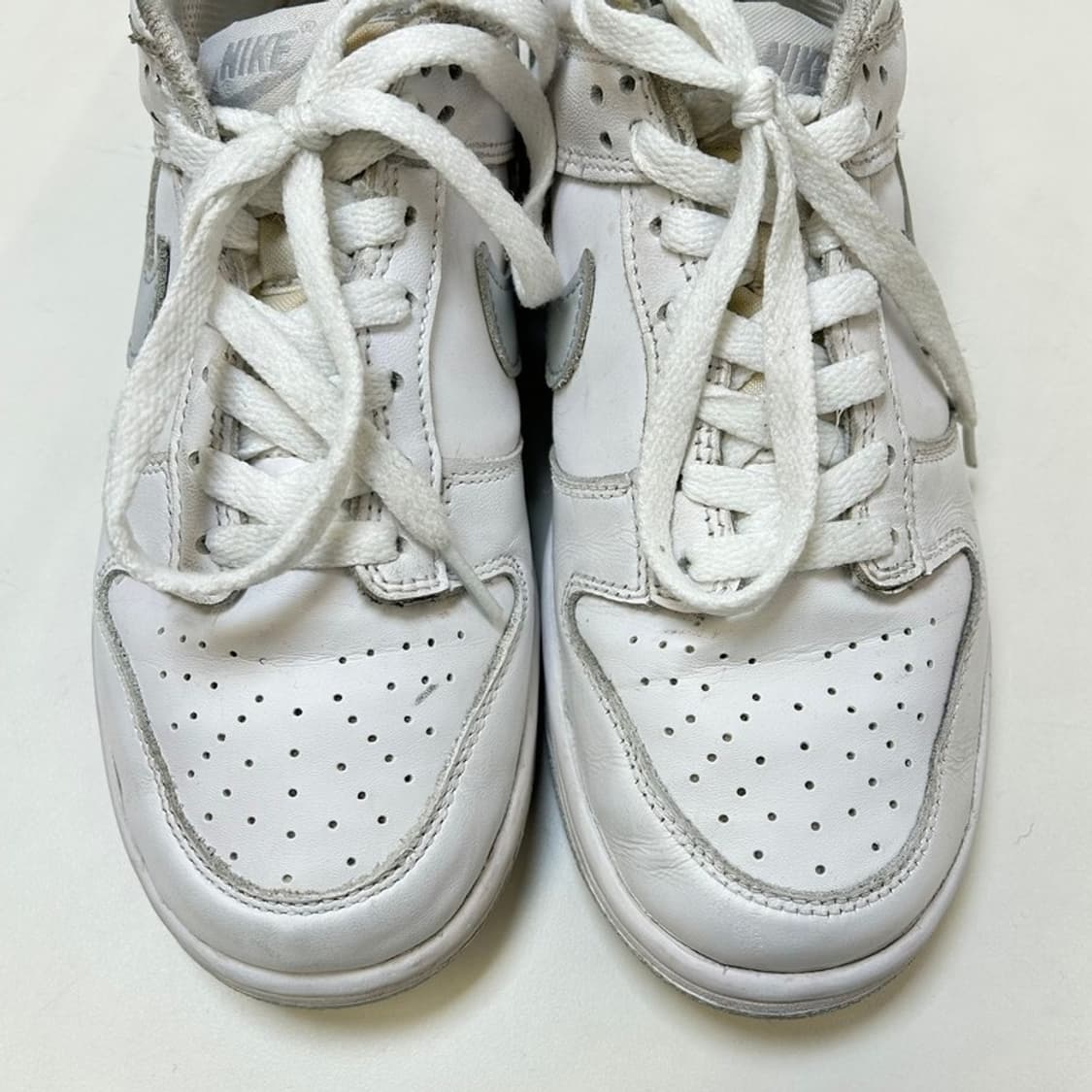 나이키 덩크 로우 트리플 화이트 245 상품이미지4