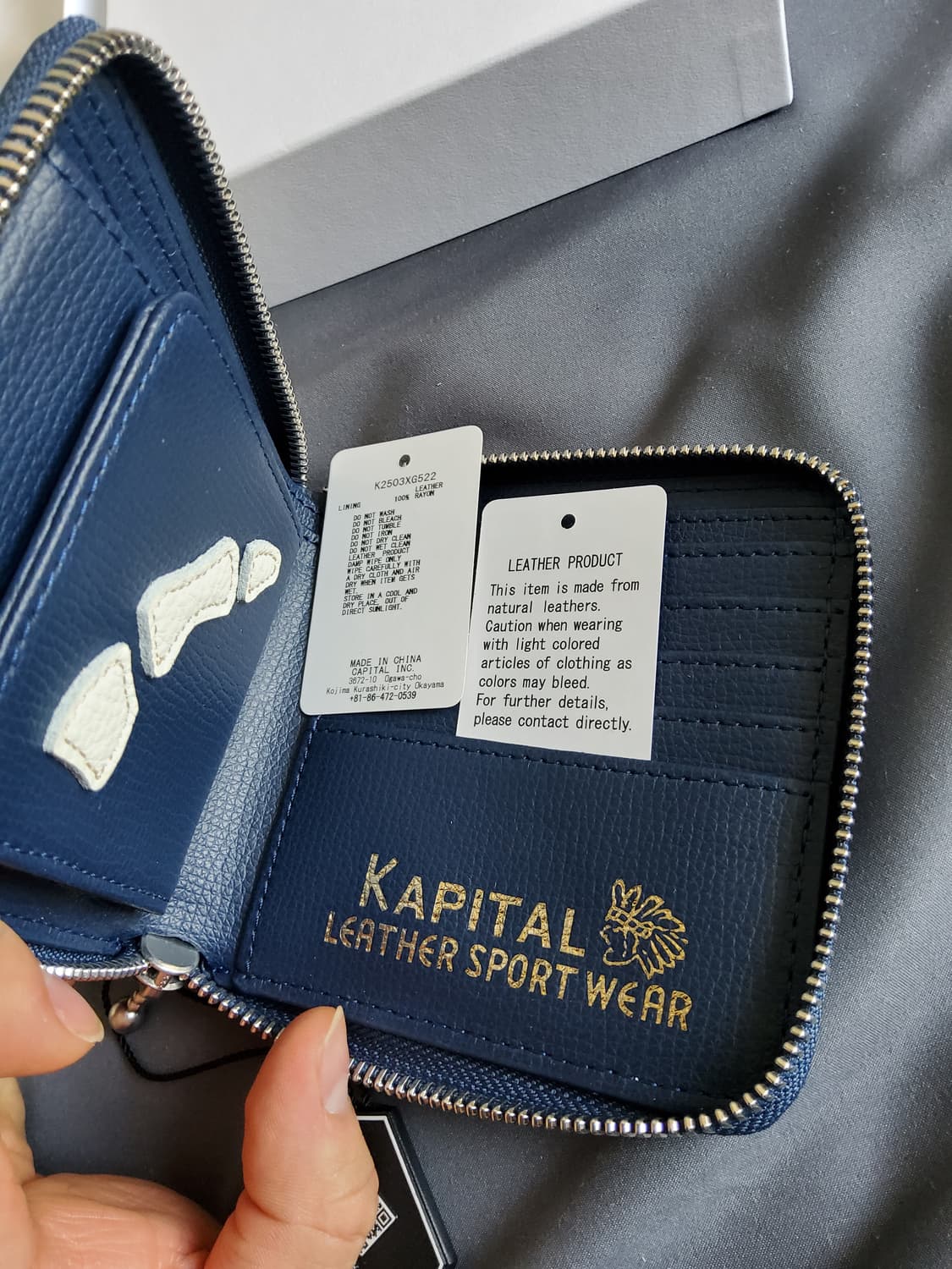 (새상품) 캐피탈 떰즈 업 본 핸드 집 월렛 반지갑 네이비 상품이미지3