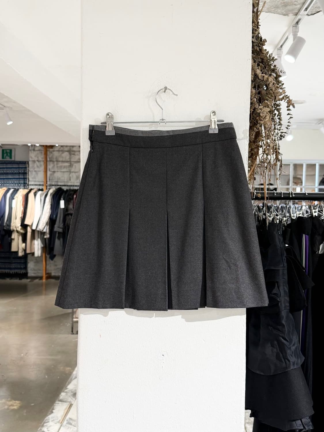 입생로랑 그레이 라나 버진 플리스울 플리츠 미니 스커트  상품이미지4