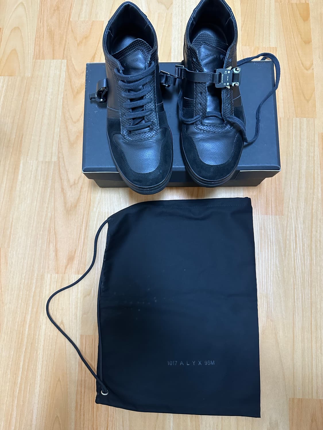 1017 ALYX 9SM 버클 스니커즈 블랙 42 사이즈 (270) 상품이미지1