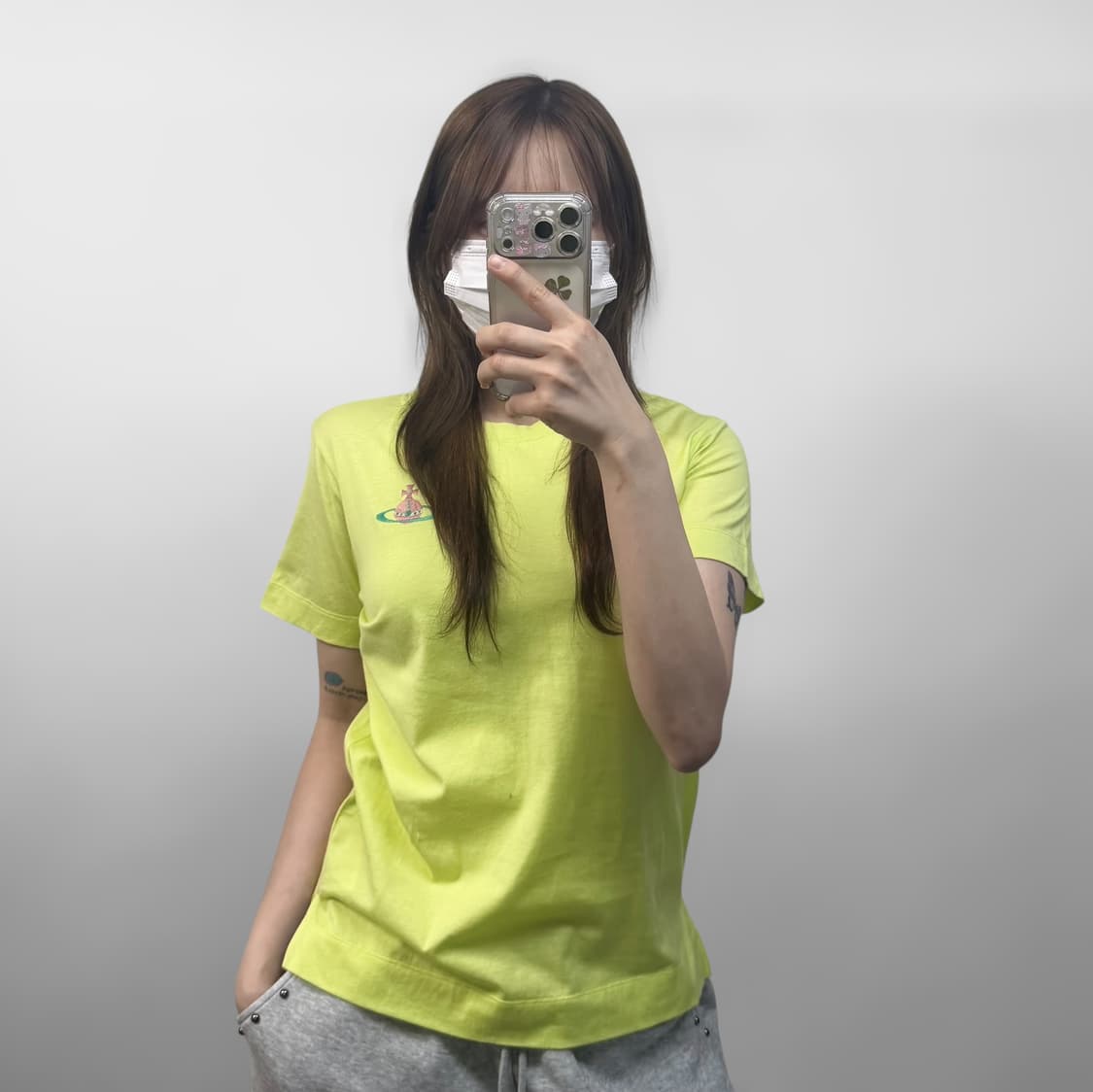 비비안웨스트우드 클래식 자수 로고 반팔티 네온 상품이미지1