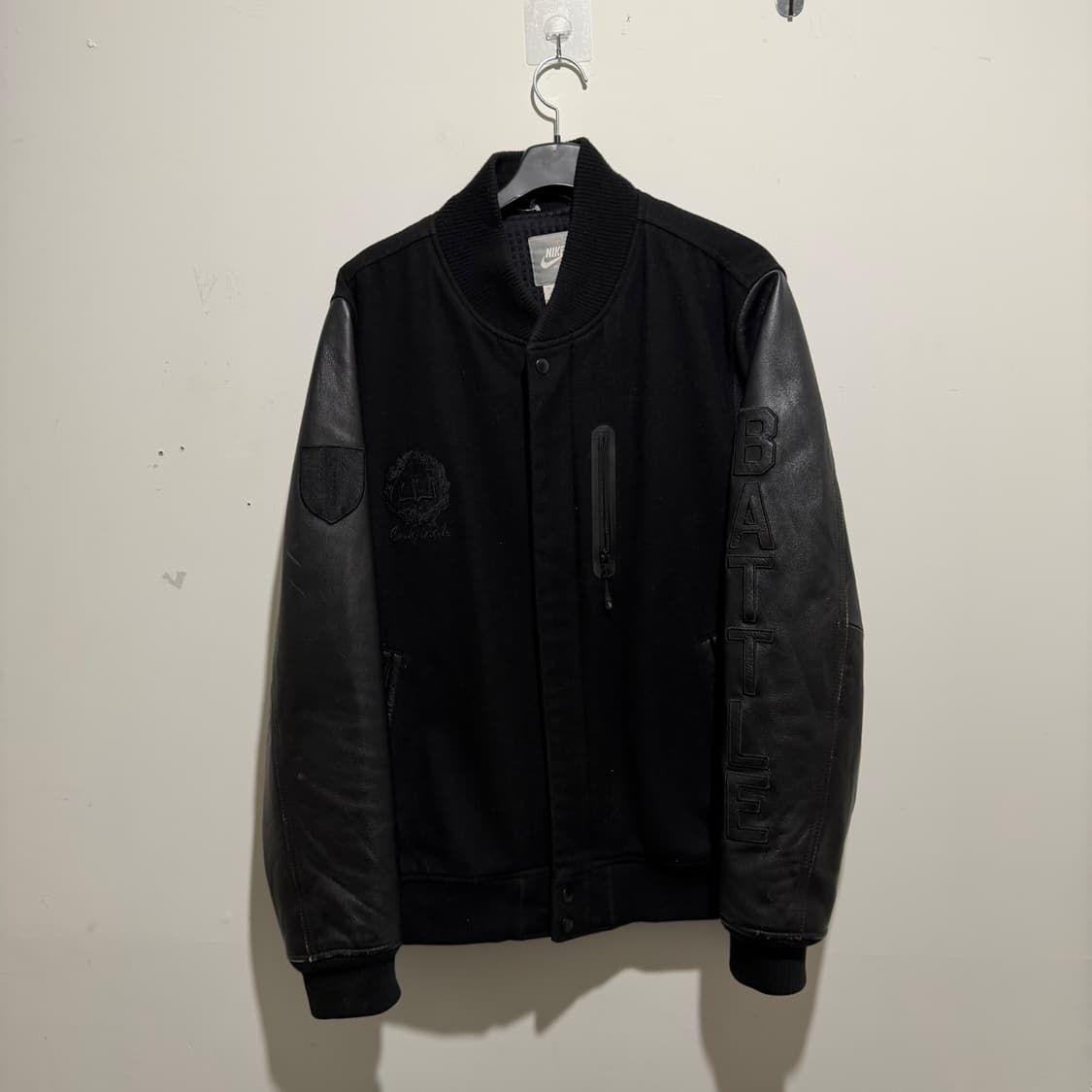 나이키 코비 디스트로이어 레더 바시티자켓 상품이미지1