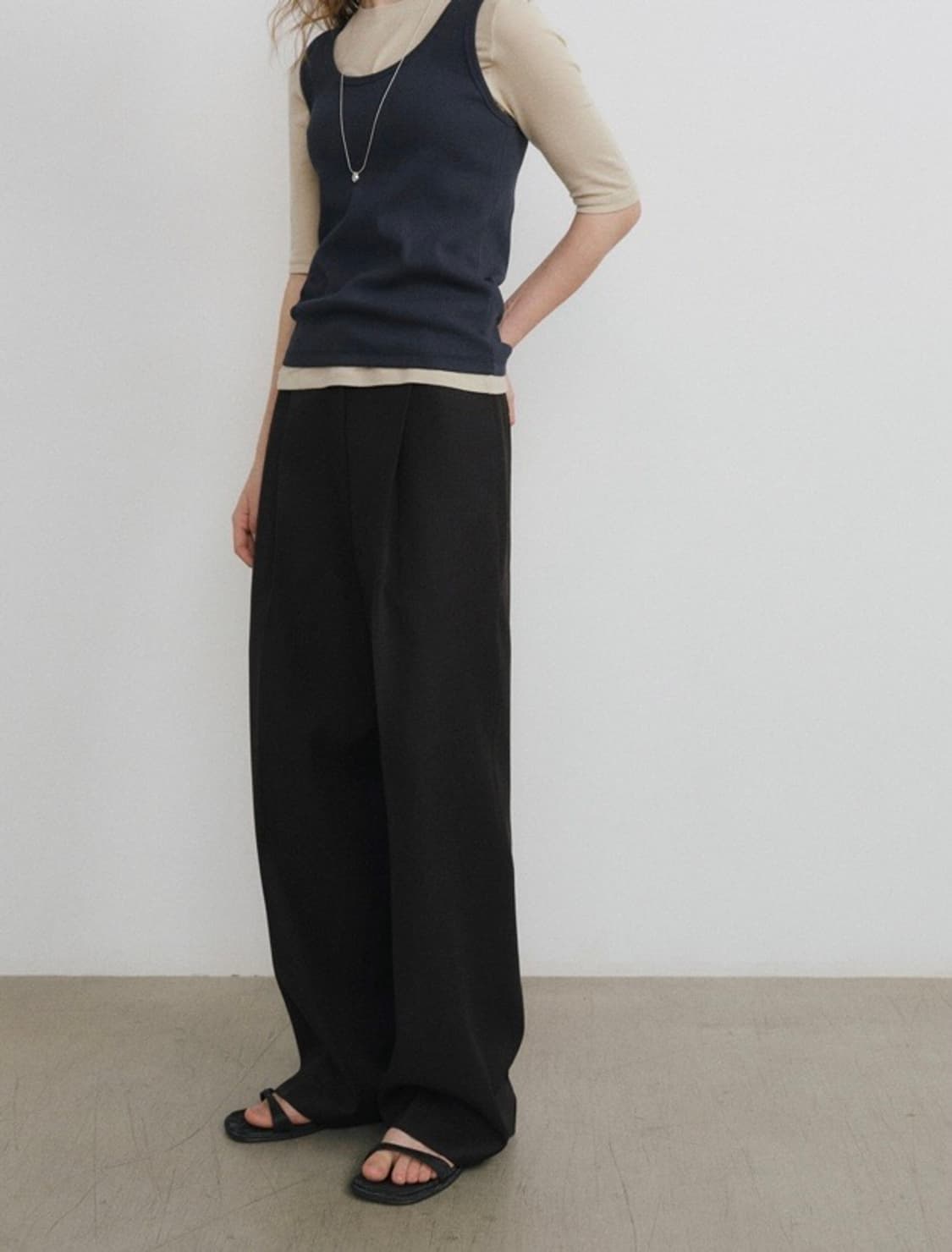 URAGO peter 유라고 피터 원턱 핀턱 와이드 슬랙스 팬츠 블랙 상품이미지3