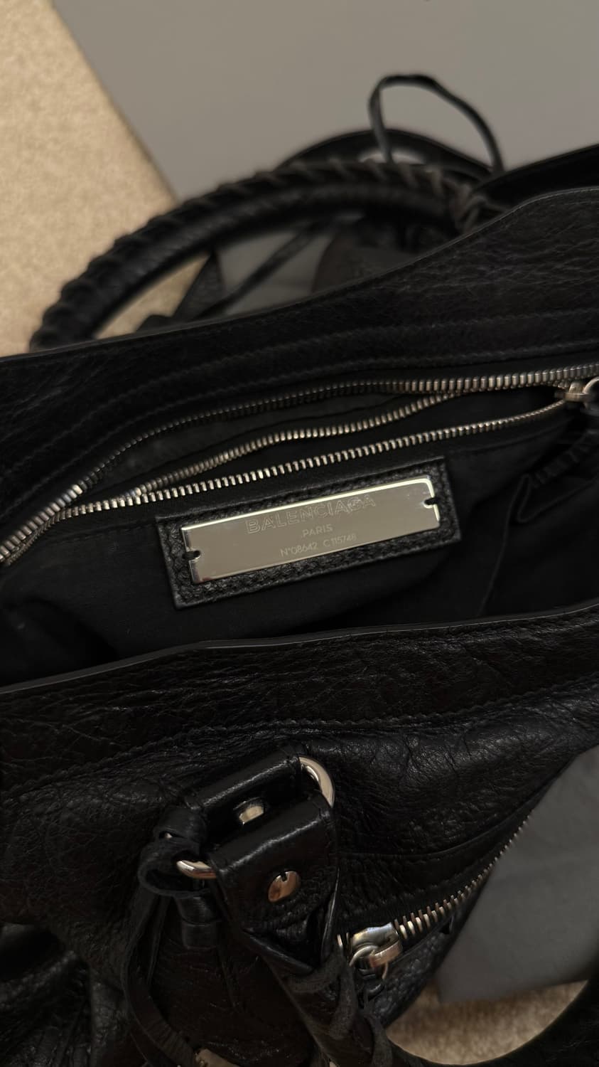 발렌시아가 시티 모터백 미디움 블랙 은장 상품이미지8