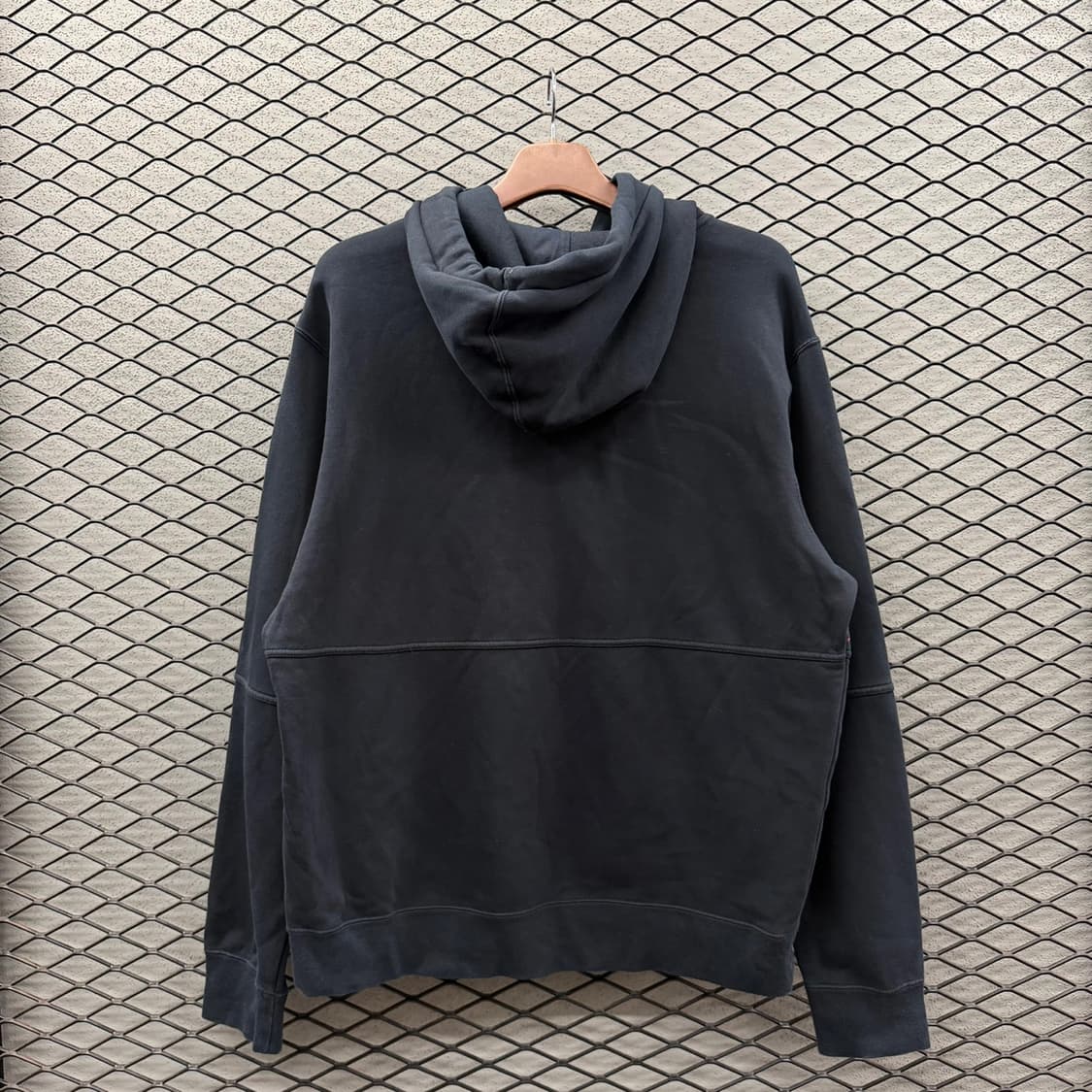 나이키 카이리 어빙 후드티 레드스트링 측면 레터링 디테일 블랙 상품이미지6