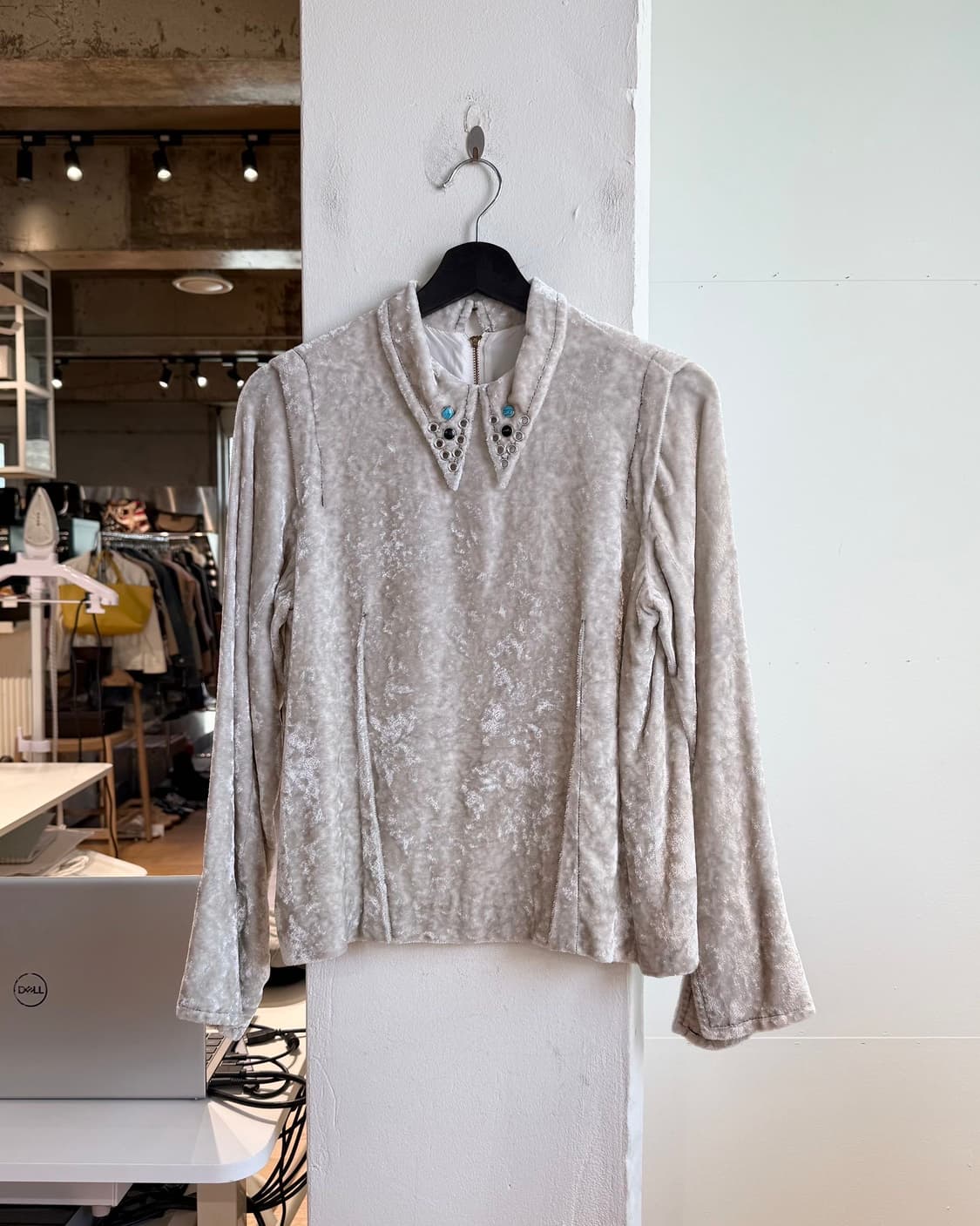 토가 풀라 아이보리 아카이브 벨벳 스터드 슬리브 상품이미지1