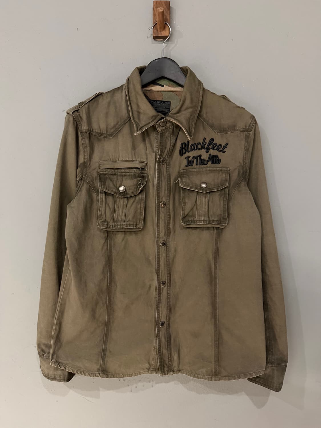 In the attic lettering washing shirt 상품이미지5