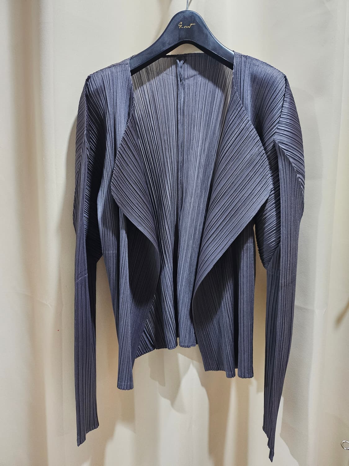 플리츠플리즈 가디건 상품이미지1