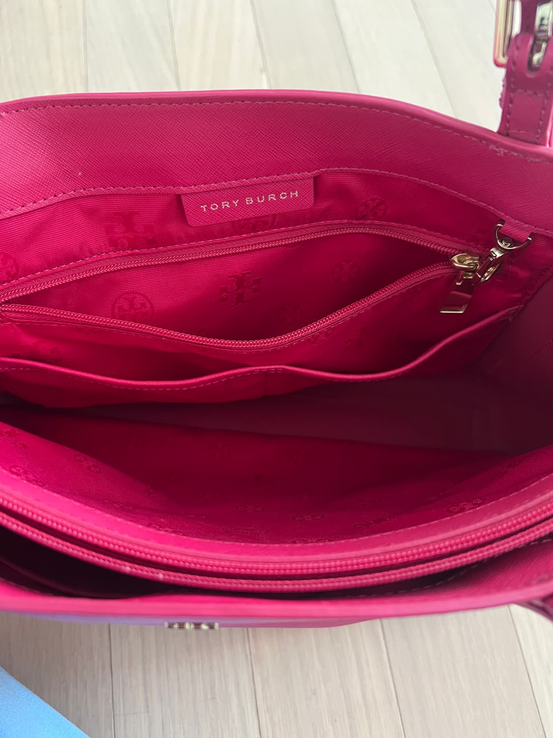 Tory Burch Emerson Tote in Hot Pink 상품이미지5