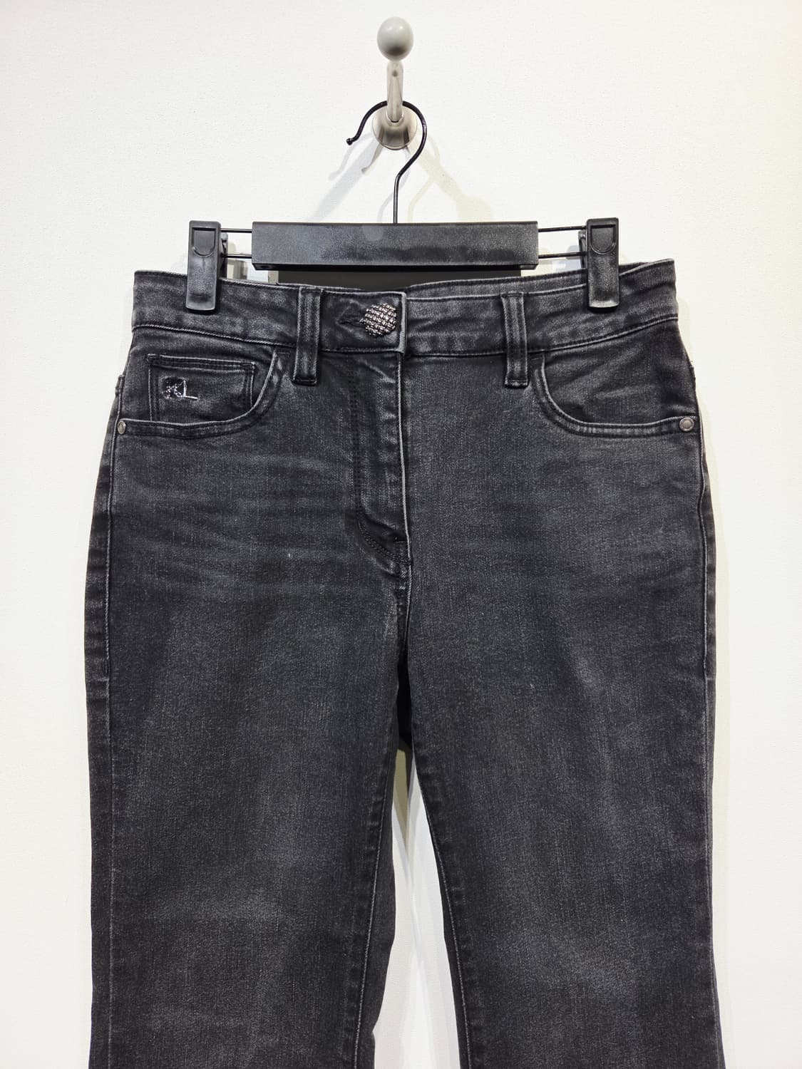 칼라거펠트 파리스 퀼팅 자수 블랙 데님 팬츠 상품이미지3