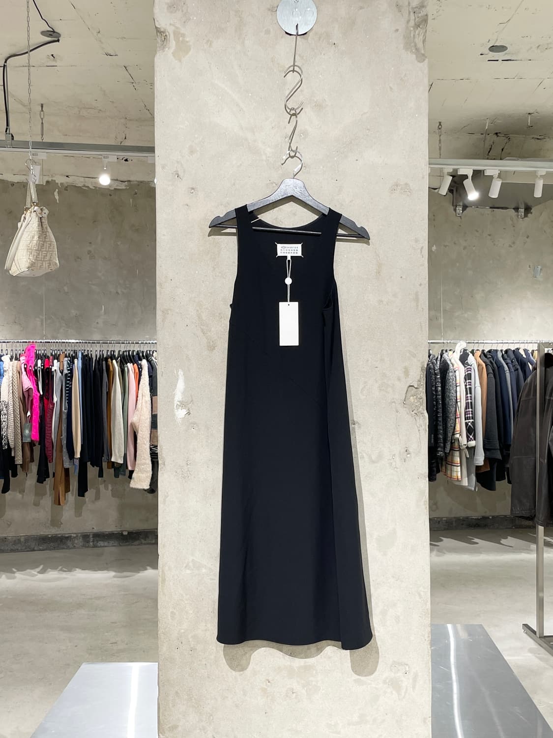 메종 마르지엘라 1 블랙 백스티치 컷 아웃 트리아세테이트 드레스 상품이미지1