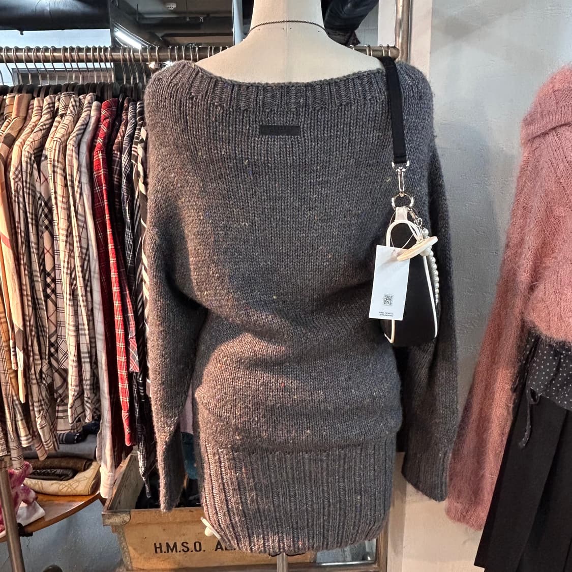 Burberry Grey Off-Shoulder Knit Dress 상품이미지4