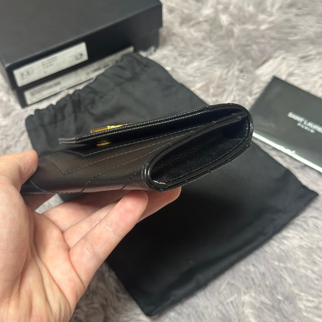 [풀구성] 입생로랑 마틀라세 엔벨로프 중지갑 블랙 상품이미지6