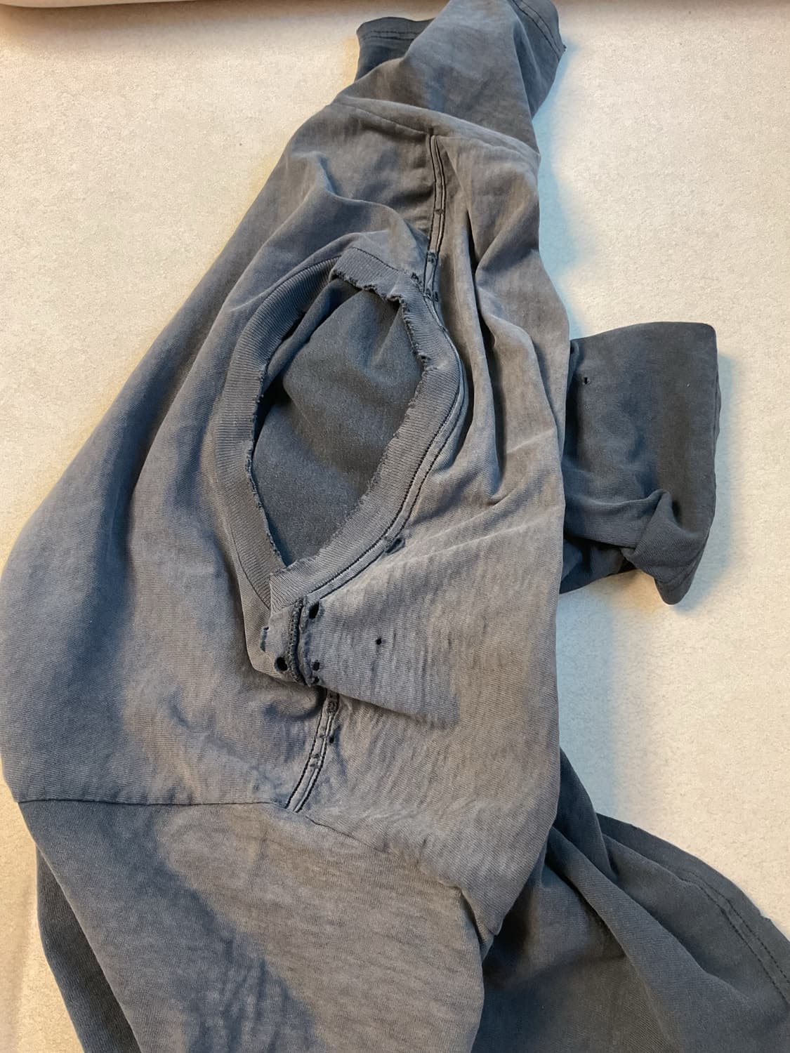 Carhartt distressed sun fadding tee 상품이미지4