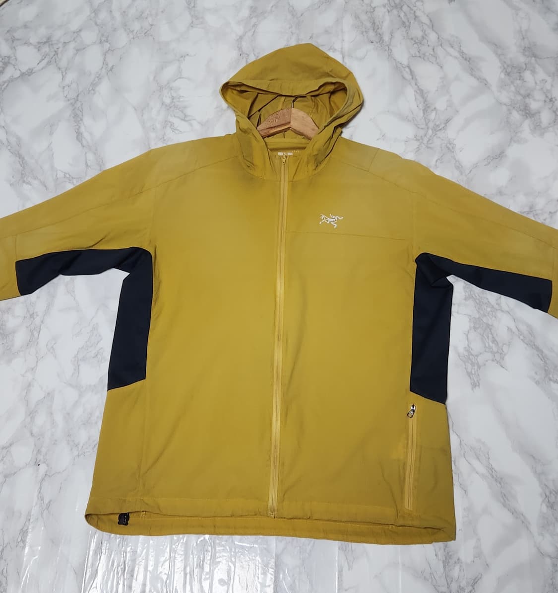 아크테릭스 머스타드 바람막이 자켓 상품이미지3