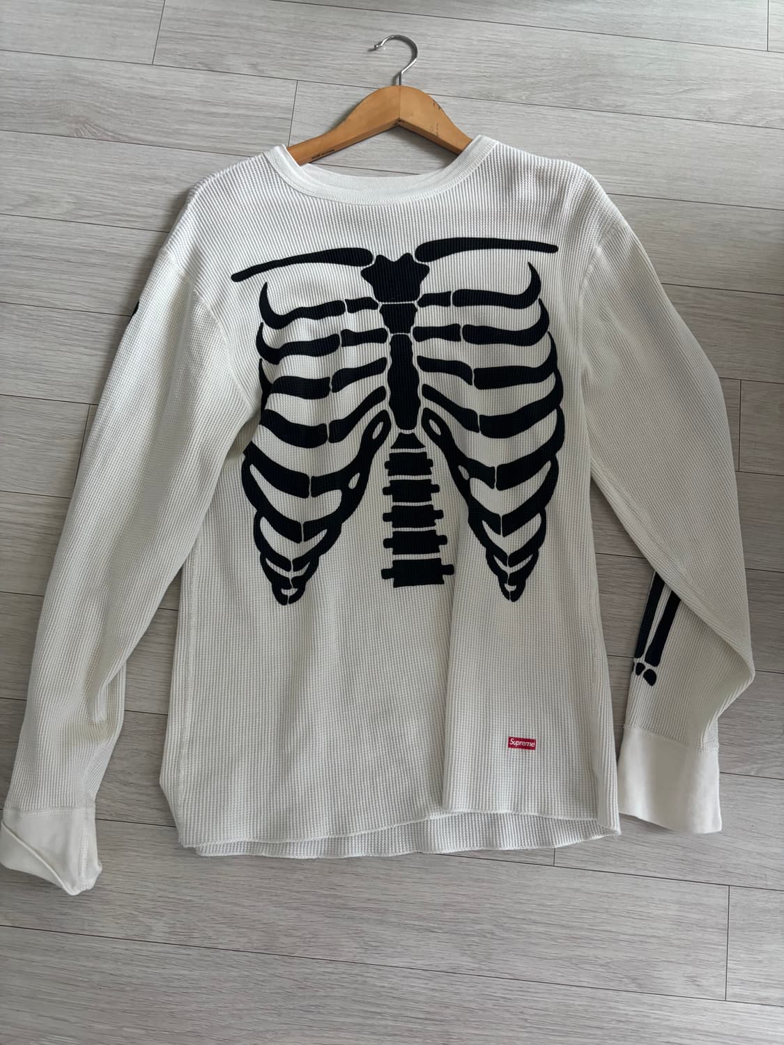 슈프림 본 해골 티 상품이미지1
