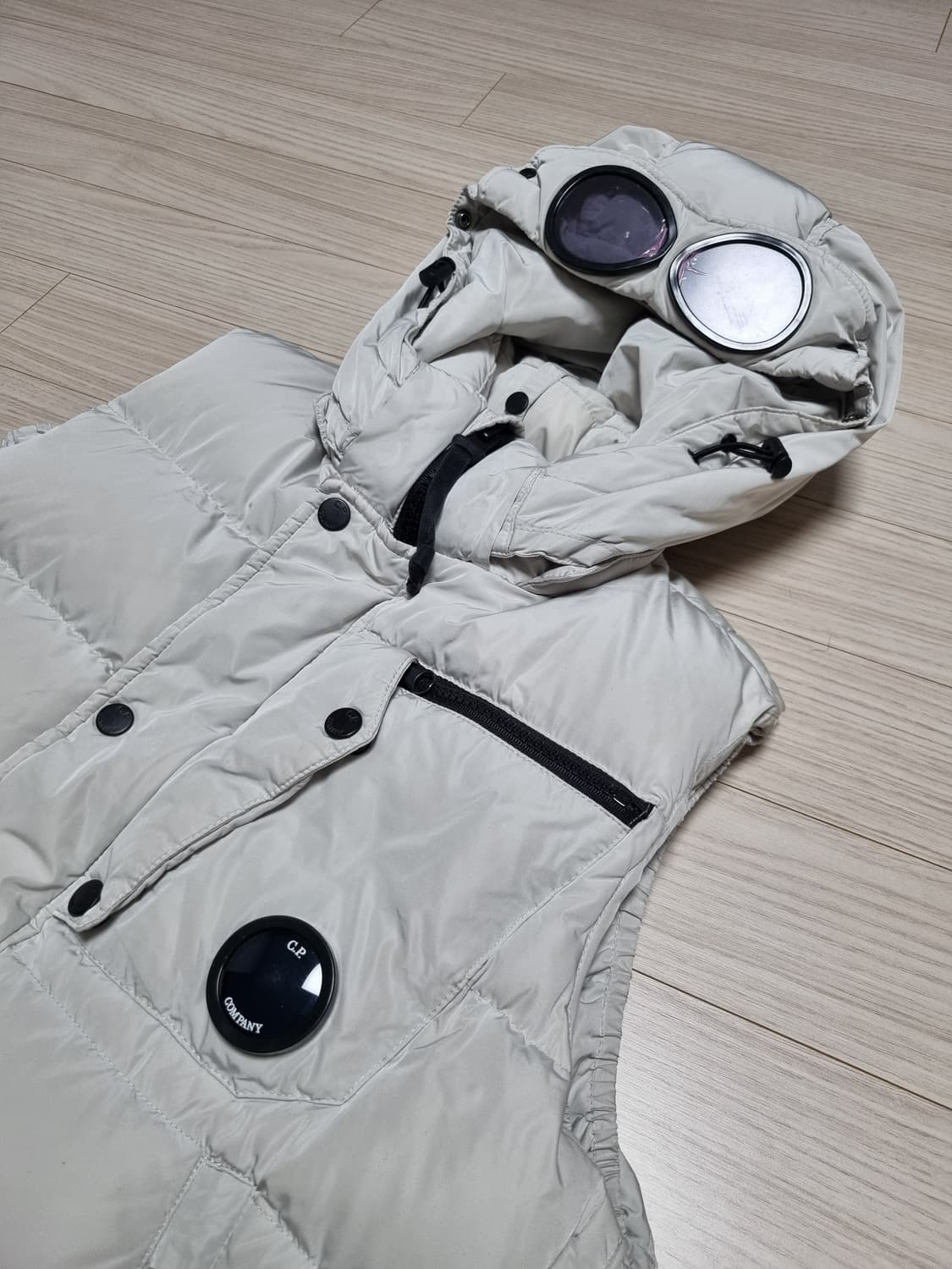 cp컴퍼니 렌즈고글 패딩조끼 상품이미지1