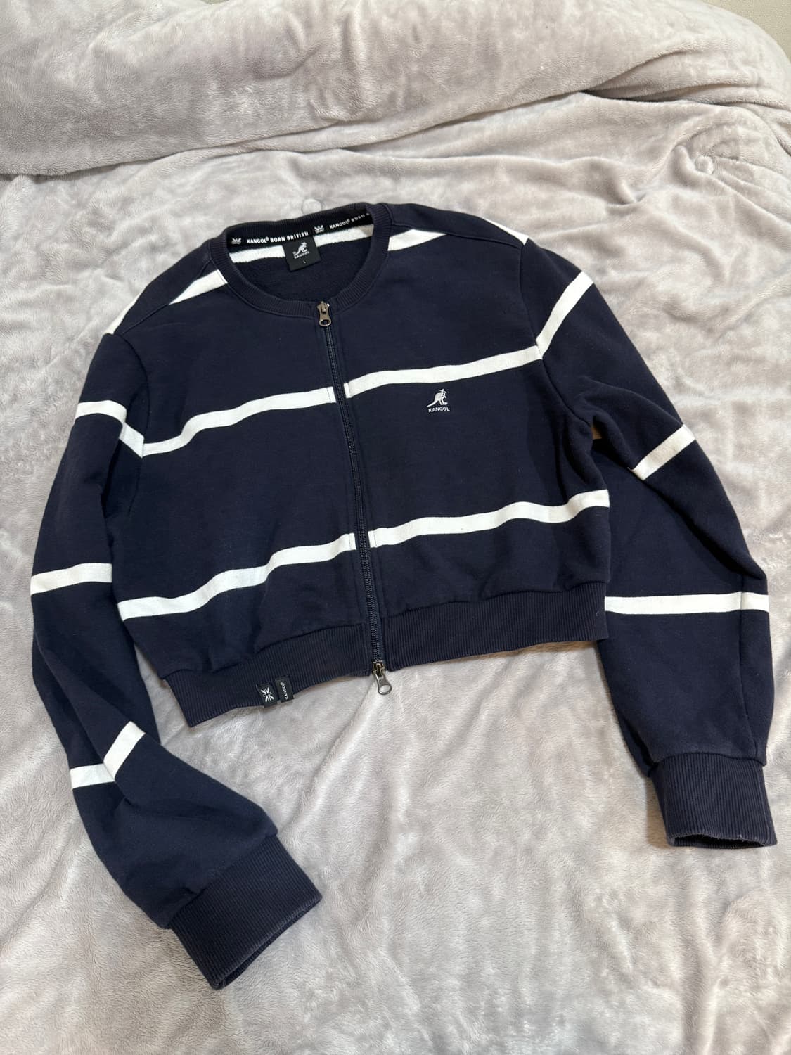 캉골 네이비 투웨이 스트라이프 크롭 집업 상품이미지1