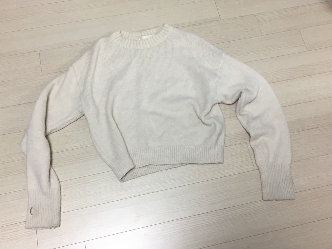 핑거홀 니트 상품이미지1