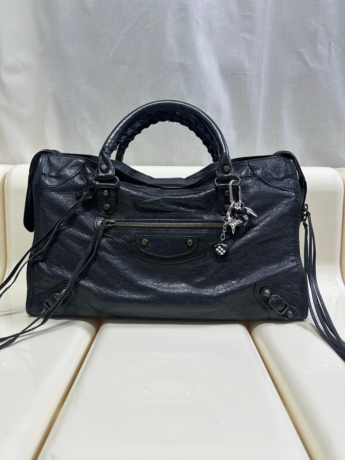 [A 정품] 발렌시아가 시티 모터백 미디움 블랙 상품이미지4