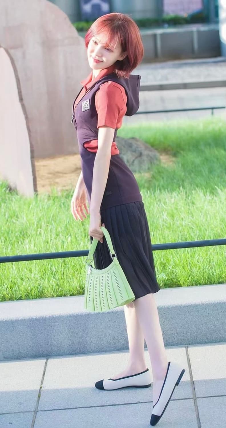 웬디 착용 비바이아 margot 2.0 아이보리블랙 상품이미지4