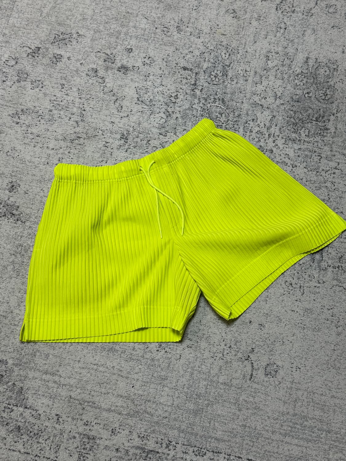 옴므플리세 플리츠 반바지 상품이미지1