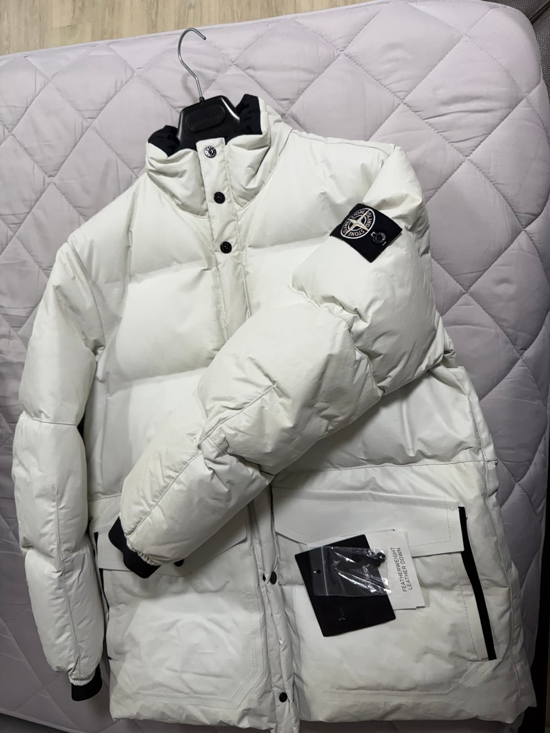 스톤아일랜드 16fw 페더웨이트 화이트와펜 상품이미지1